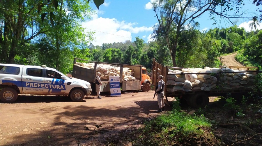 Prefectura Naval Argentina secuestró más de 15.000 kilos de soja en Misiones, el procedimiento ocurrió en la localidad de El Soberbio