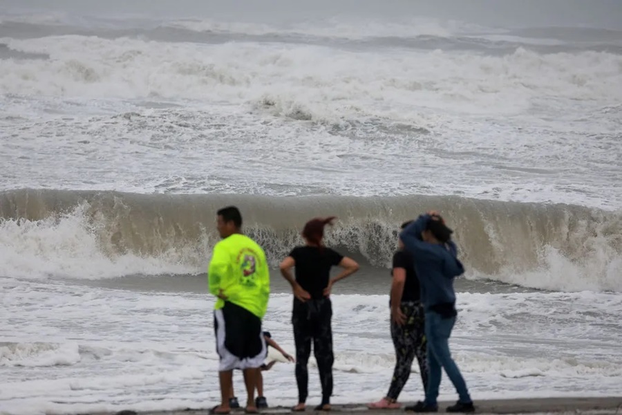 Nicole se fortalece a huracán de categoría 1: ¿A dónde se dirige en Florida?