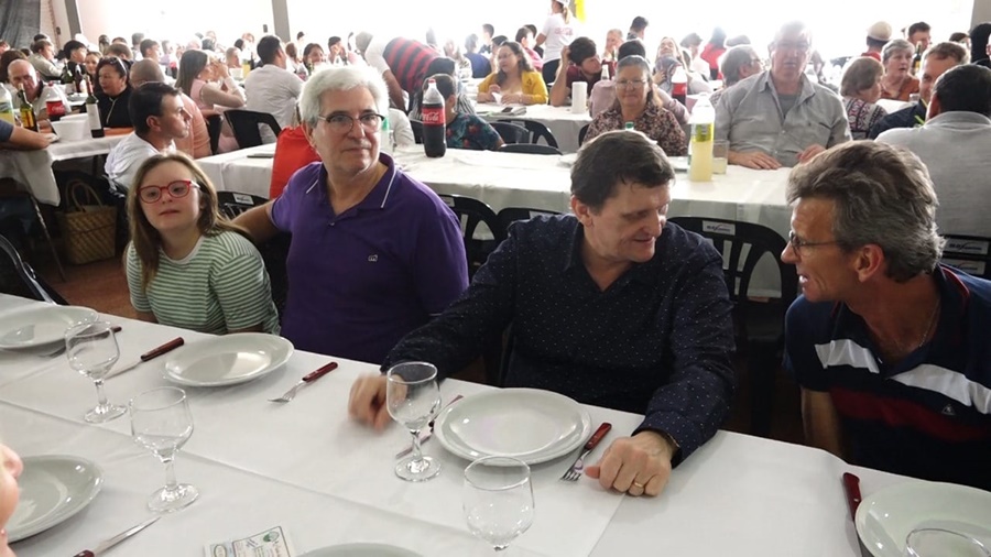 Las Tunas: El Ministro Adolfo Safrán participó del tradicional almuerzo de la Fiesta del Agricultor que celebran productores y colonos de la zona sur de Misiones
