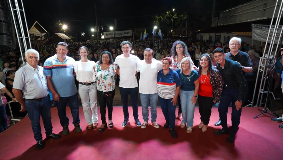 Apóstoles: Con una multitudinaria participación de vecinos y vecinas, María Eugenia Safrán hizo la presentación y lanzamiento de su Candidatura, también presentó la Lista de sus Candidatos a Concejales