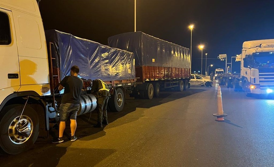 Gendarmería Nacional realizó incautación de nueve camiones con carga de soja