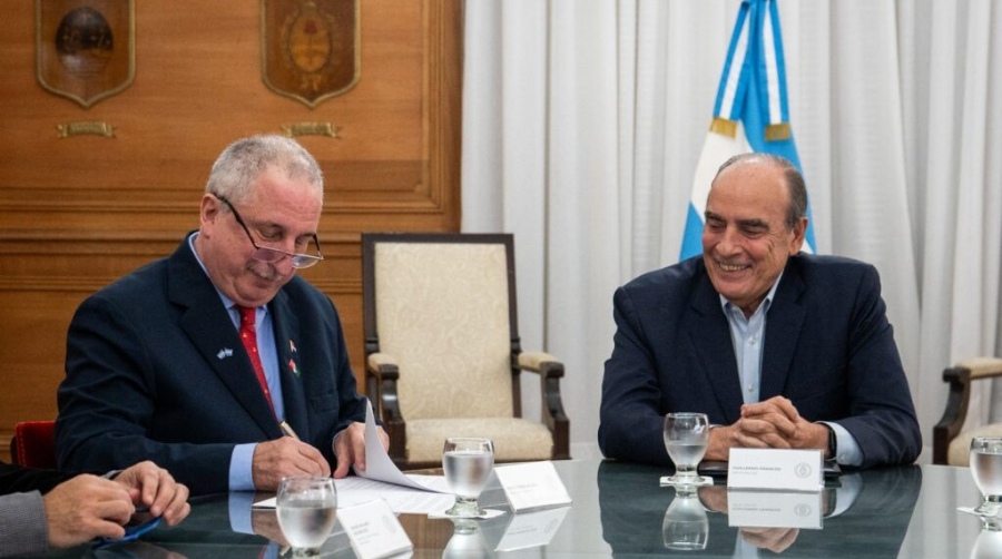 El Gobernador Passalacqua firmó convenios con el Jefe de Gabinete Francos para la finalización de obras de Nación en la provincia de Misiones