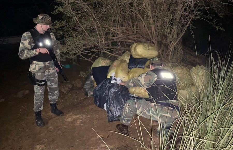 Prefectura Naval Argentina secuestró 860 kilos de marihuana