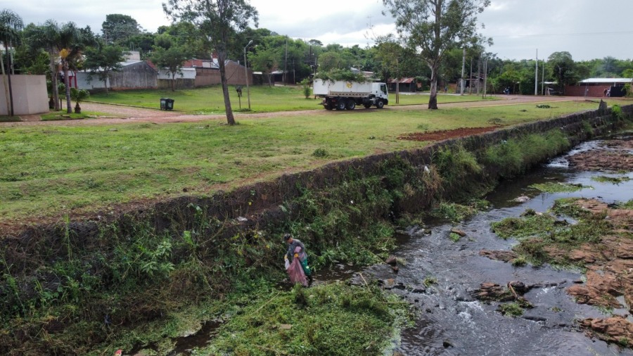 Posadas: Operativo integral en el Arroyo La Chancha y sus alrededores, con trabajos de mantenimiento urbano y prevención de anegamientos