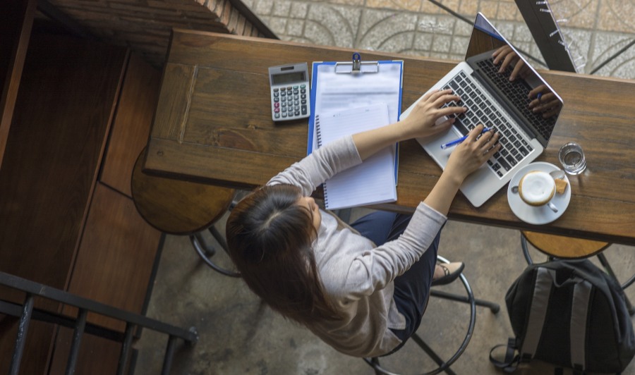 Generación Z y la culpa por usar Inteligencia Artificial en el trabajo