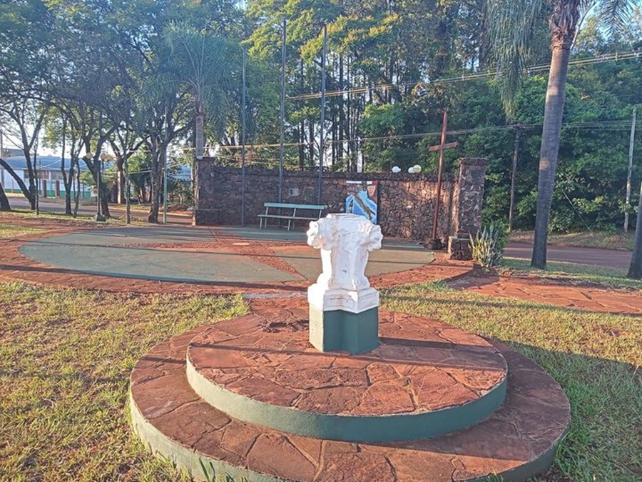Apóstoles: Nuevamente vandalizan ornamentaciones en la Plazoleta de la Colectividad Italiana