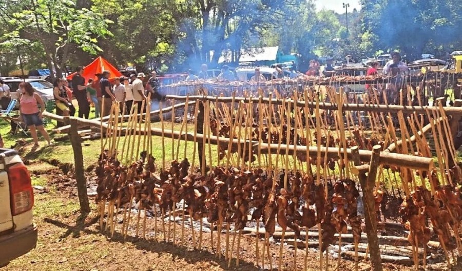 Misiones: En el Municipio de Cerro Corá se realizó la novena edición de la Fiesta del Chivito Serrano, en coincidencia con el 131º aniversario de la localidad con gastronomía, música y exposiciones