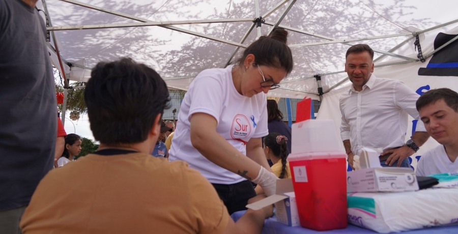 Apóstoles cerró el Mes Azul con una actividad especial en la Plazoleta de la Madre, destinada a promover la salud masculina y la prevención del cáncer de próstata
