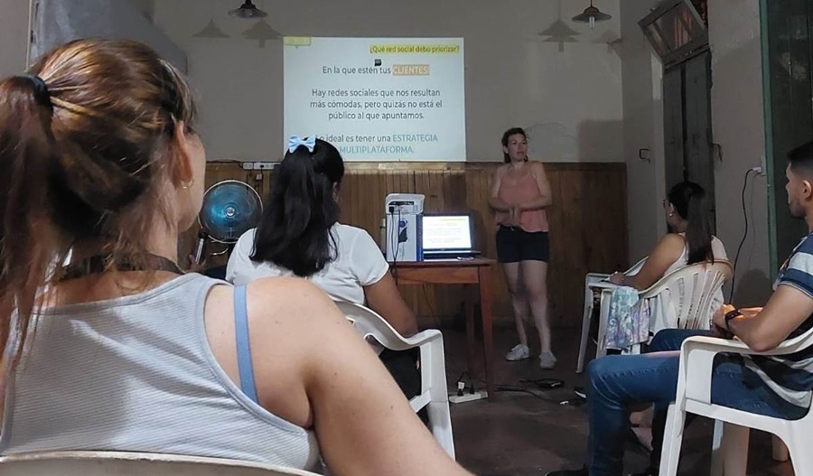 Apóstoles: El Candidato a Intendente Gerardo Cura en conjunto con su equipo de gestión organizaron un taller para emprendedores y dieron por inaugurado su local de campaña