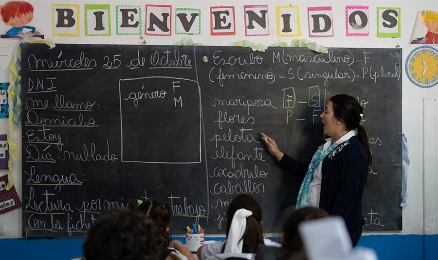 Con gran esfuerzo, Misiones anunció un aumento salarial para los docentes, es un incremento del 22% para los haberes y asimismo, en los próximos días informarán el pago de suplementarias