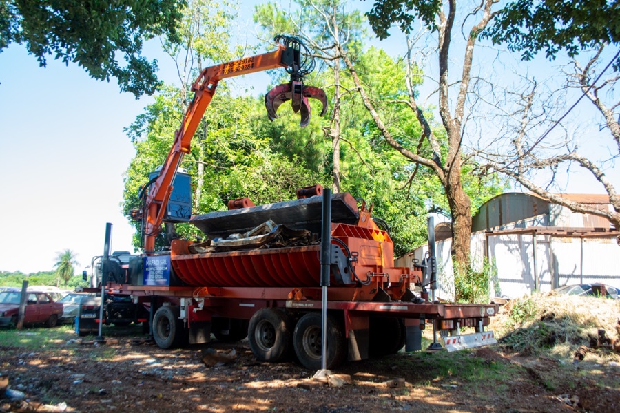 Misiones: El Gobierno Provincial puso en marcha el plan de compactación de vehículos en desuso