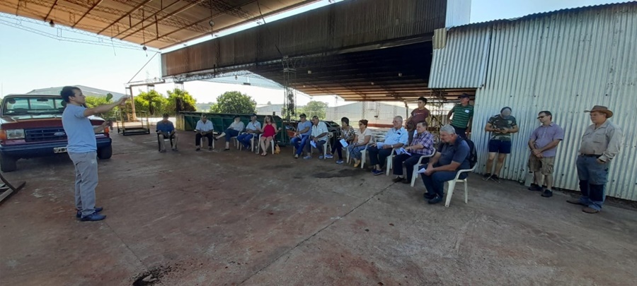 Charla con productores en el Municipio misionero de Guaraní