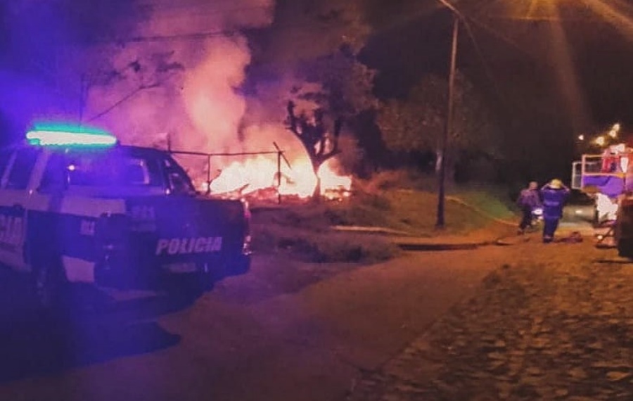 Arrestaron a un individuo por amenazar a un adolescente e incendiar su vivienda
