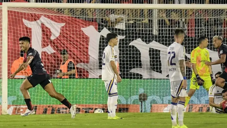 Torneo Apertura: Newell's Old Boys se hizo fuerte de local y le cortó la racha a un flojo Boca Juniors