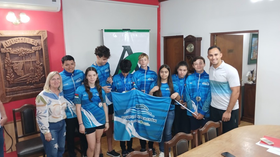 Posadas: Integrantes de la Escuela Municipal de Natación de la ciudad misionera de Apóstoles, tuvieron una destacada participación en el Torneo Aniversario XVII del Club Capri en la ciudad capital