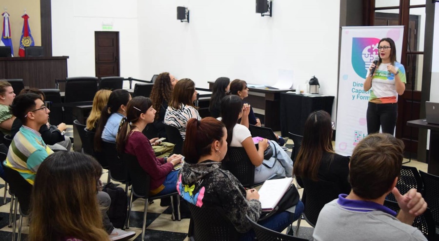 Inició la capacitación para agentes del HCD posadeño en Herramientas de Marketing Digital