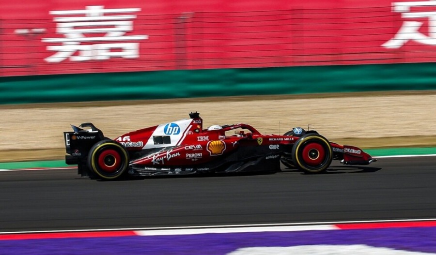 Gran Premio de China de Fórmula 1: Primera "Pole" de Lewis Hamilton con Ferrari, para la carrera Sprint, fue escoltado por Max Verstappen y Oscar Piastri