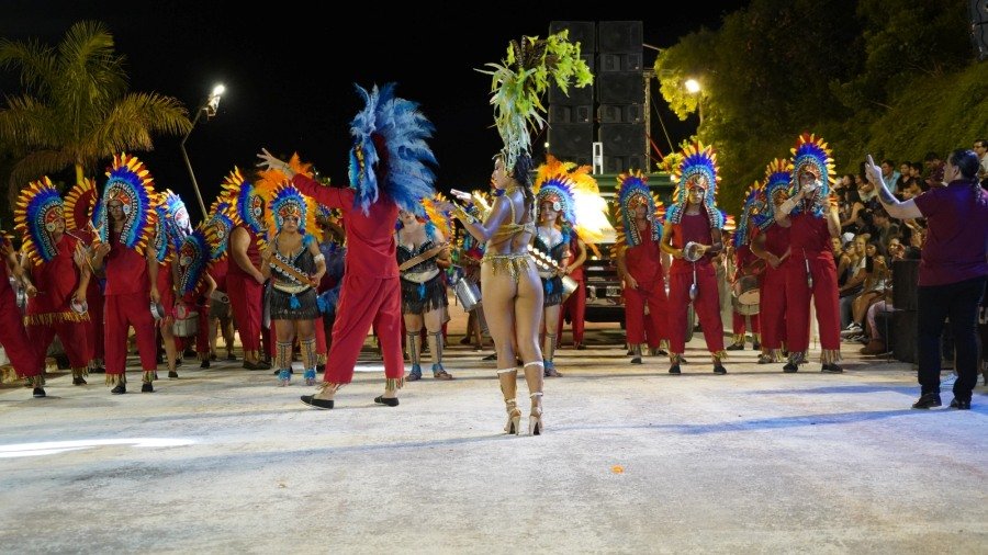 La ciudad misionera de Apóstoles ya vive el Carnaval más lindo de la Región