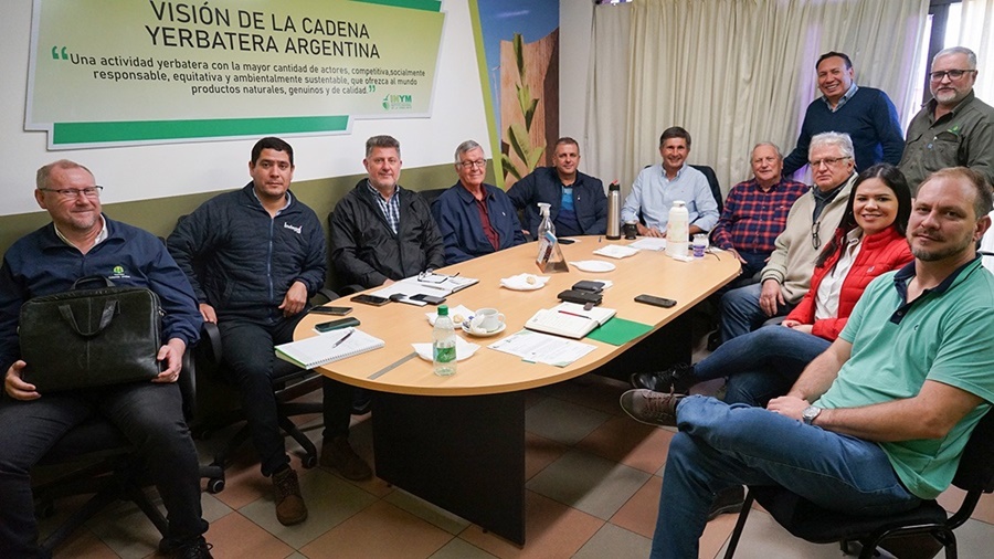 Reunión con directivos del Centro Paraguayo Yerbatero