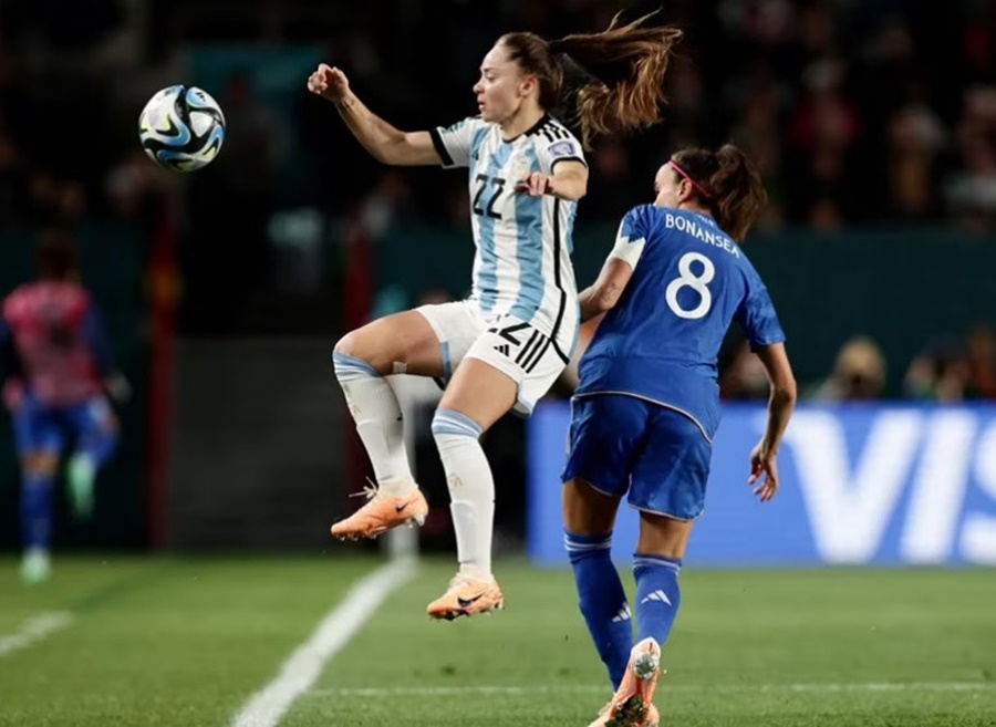 Argentina presentó batalla ante Italia, pero se le escapó el partido sobre el final y perdió 1 a 0 en el debut del Mundial femenino