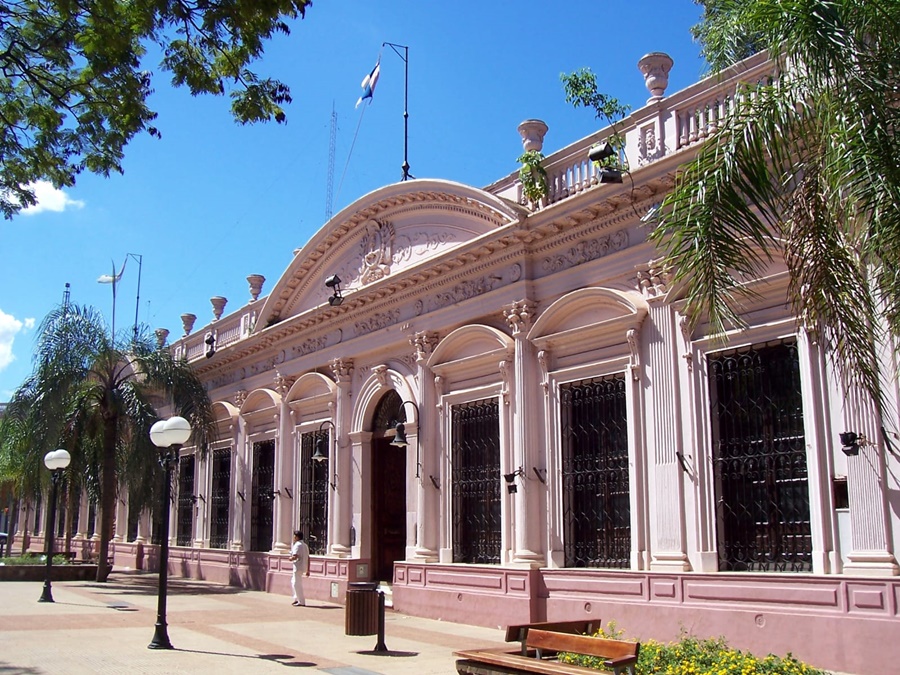 El Gobierno de Misiones, mediante un Decreto anunció la suspensión temporal de nuevas designaciones hasta finales de 2024 en el sector público, con excepciones para áreas esenciales como educación y salud