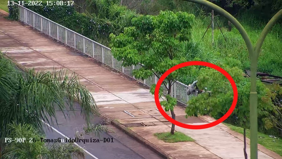 Posadas: Un jovencito de 15 años intentó arrojarse al río y los policías lo evitaron