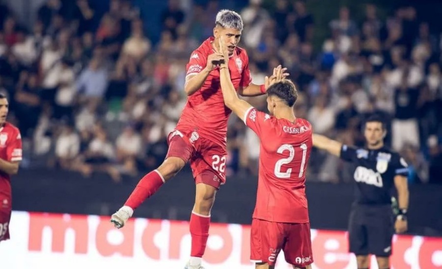 Sin Alarcón, Huracán empezó el año con una sonrisa y derrotó a Danubio de Montevideo por la Serie Río de la Plata