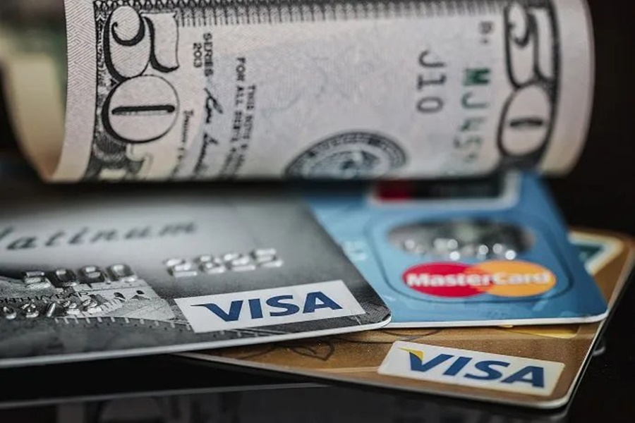 Los consumos con tarjetas superiores a 300 dólares: Dólar tarjeta, se suma un 25% más de percepción impositiva