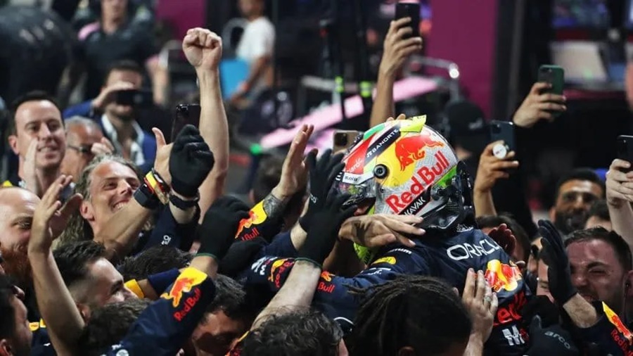 Fórmula 1: Histórica victoria de Sergio "Checo" Pérez en el GP de Arabia Saudita, Max Verstappen llegó segundo y así fue un notable 1-2 para Red Bull