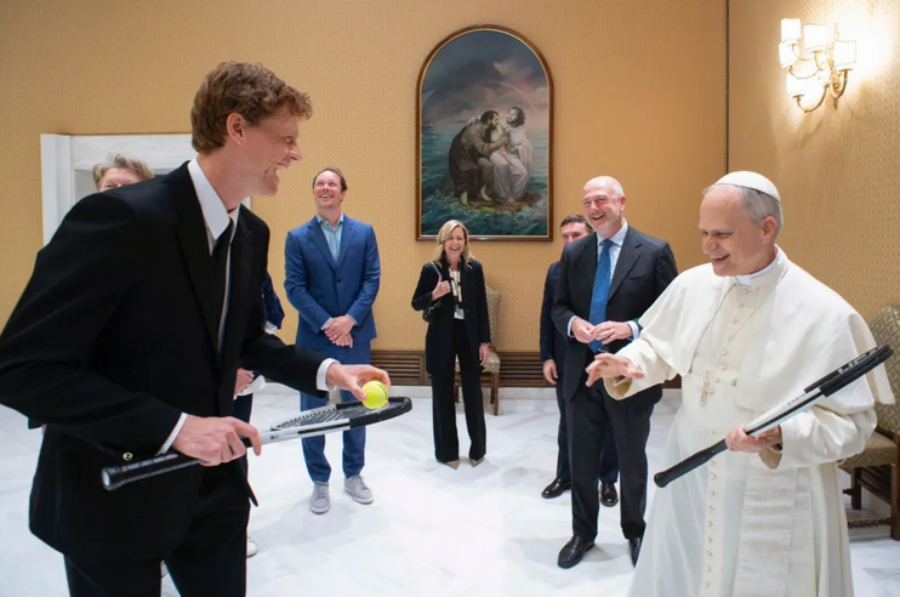 Tras vencer a Francisco Cerúndolo, Jannik Sinner conoció al Papa León XIV