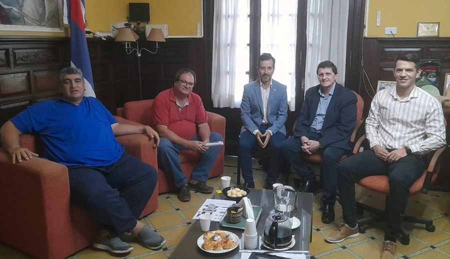 El Ministro Adolfo Safrán se reunión con integrantes de Asociaciones de Taxisistas de Posadas sobre el nuevo Programa "Ahora Taxis