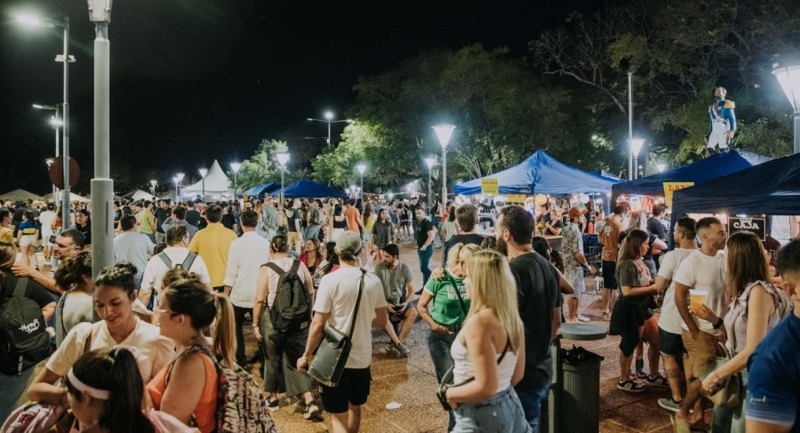 Posadas: La Feria "Brilla Sarita" celebró su 10° edición en el Parque Paraguayo, con 55 stands, el evento se consolidó como un punto de encuentro para emprendedores locales y amantes de la buena comida