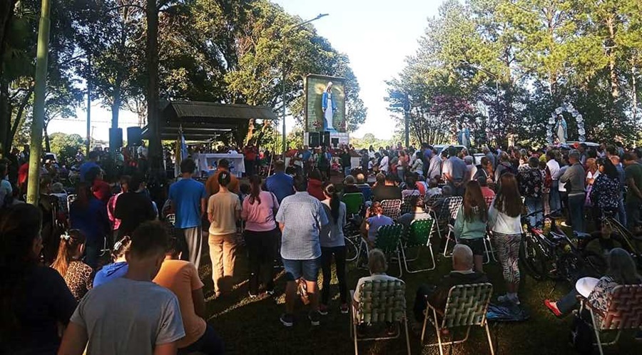 Apostoles y Azara: Cómo todos los años se realizó la tradicional procesión y la Santa Misa en el Monumento Mariano, ubicado en un predio a la vera de la Ruta Provincial N° 1