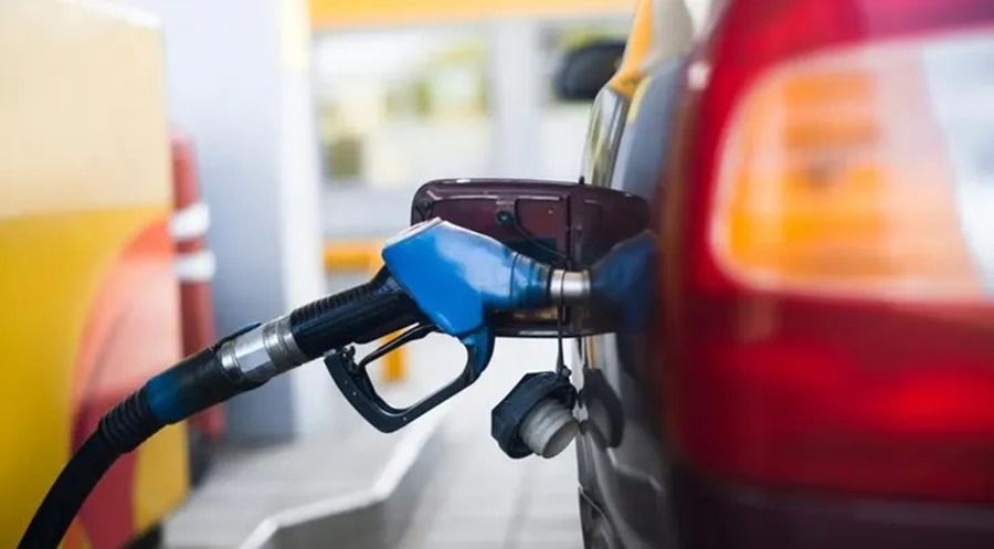 Acuerdo con petroleras: Las naftas subirán 4% mensual hasta Febrero y 3,5% en Marzo
