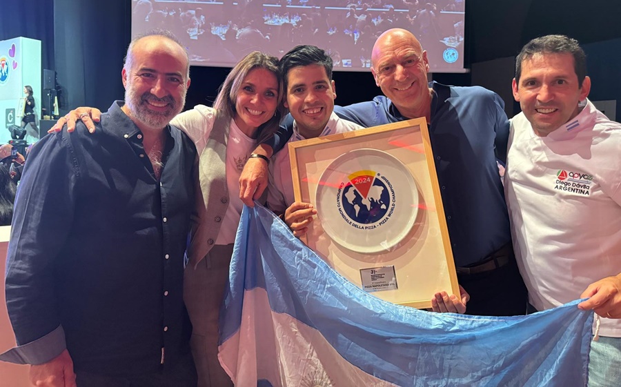 Argentina sube al podio por primer vez en su historia en el Campeonato Mundial de la Pizza de Italia en "Pizza Napolitana"