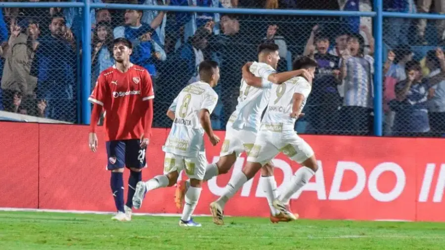 Atlético Tucumán venció con autoridad a Independiente, que perdió la chance de alcanzar la punta del Grupo B del Torneo Apertura