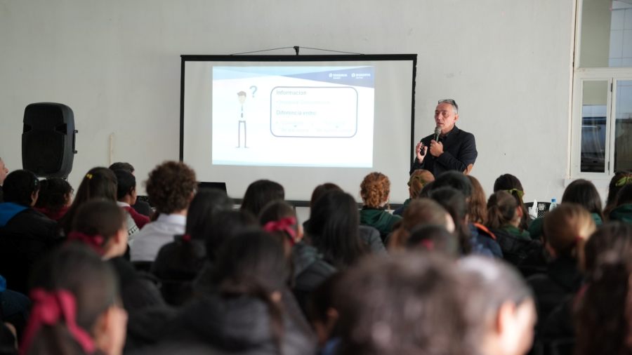 Charlas de Educación Vial para alumnos y público en general en Municipio misionero de Apóstoles