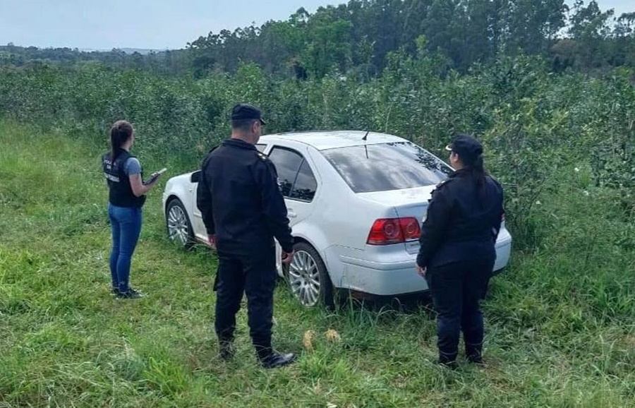 Salieron a probar un automóvil para comprarlo y no volvieron más, las fuerzas policiales, lograron ubicar en un yerbal y lo recuperaron