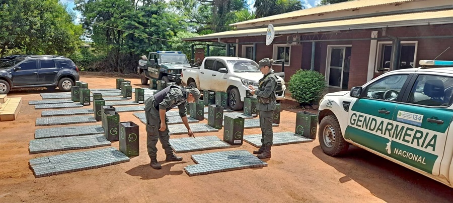 Camioneta robada con más de 15 mil paquetes de cigarrillos evadió control de Gendarmería Nacional, el rodado evitó un puesto ubicado en cercanías al Municipio misionero de Aristóbulo del Valle