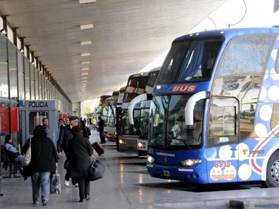 Inseguridad: Abrebodegas saquean micros a la salida de la Terminal de Retiro