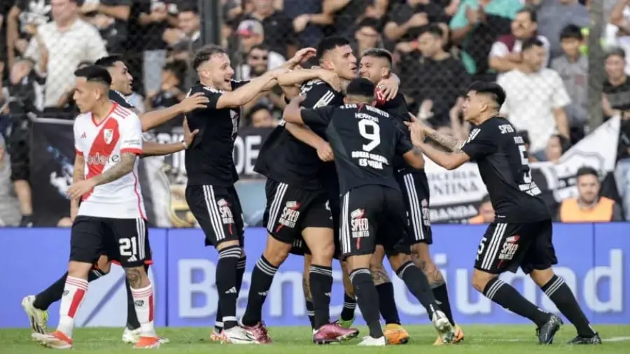 Liga Profesional de Fútbol: River Plate perdió con Deportivo Riestra y sumó otro golpe en el cierre del semestre