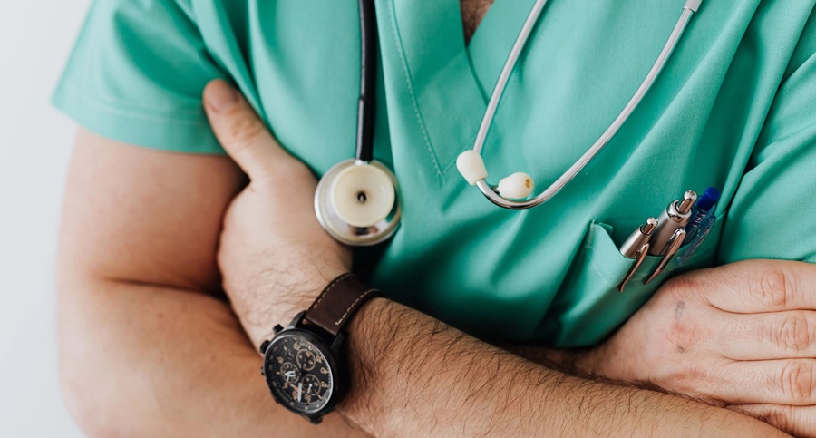 Trabajo en Italia: Buscan médicos y enfermeros argentinos y pagan sueldos de más de 3.000 euros, cómo y dónde inscribirse