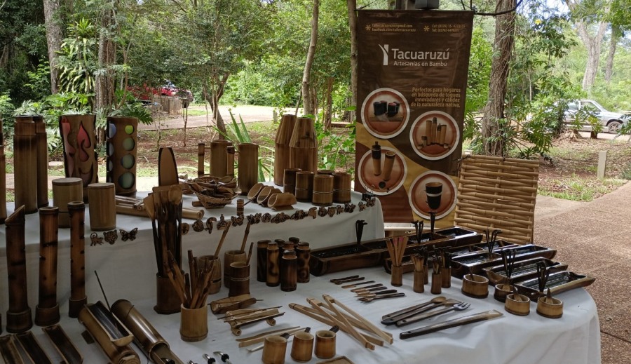 Feria permanente de artesanías en el Parque Temático de la Cruz en el Municipio misionero de Santa Ana