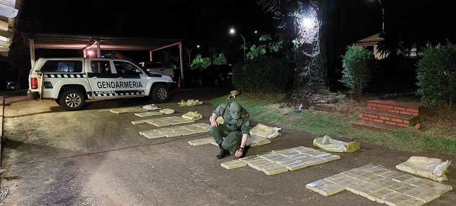Misiones: Gendarmería Nacional incautó un total de cuatrocientos sesenta y dos paquetes, la prueba de “narcotest” resultado positivo para marihuana