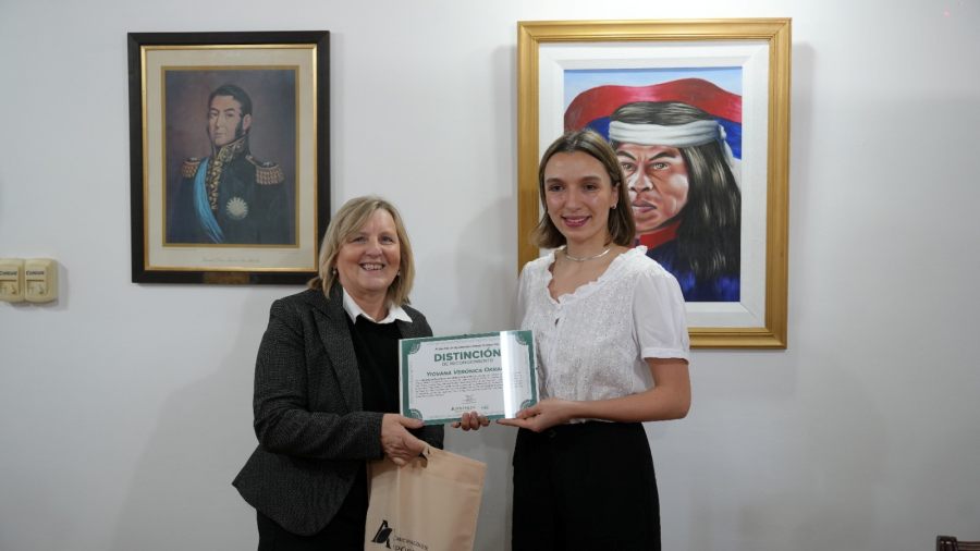 El Municipio misionero de Apóstoles reconoció a la genetista local Yiovana Verónica Okraine por un innovador hallazgo en la lucha contra el cáncer