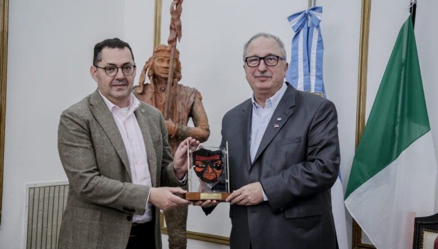La provincia de Misiones fortalece lazos con Irlanda: Encuentro entre el Gobernador Hugo Passalacqua y el Embajador John Gerard McCoy