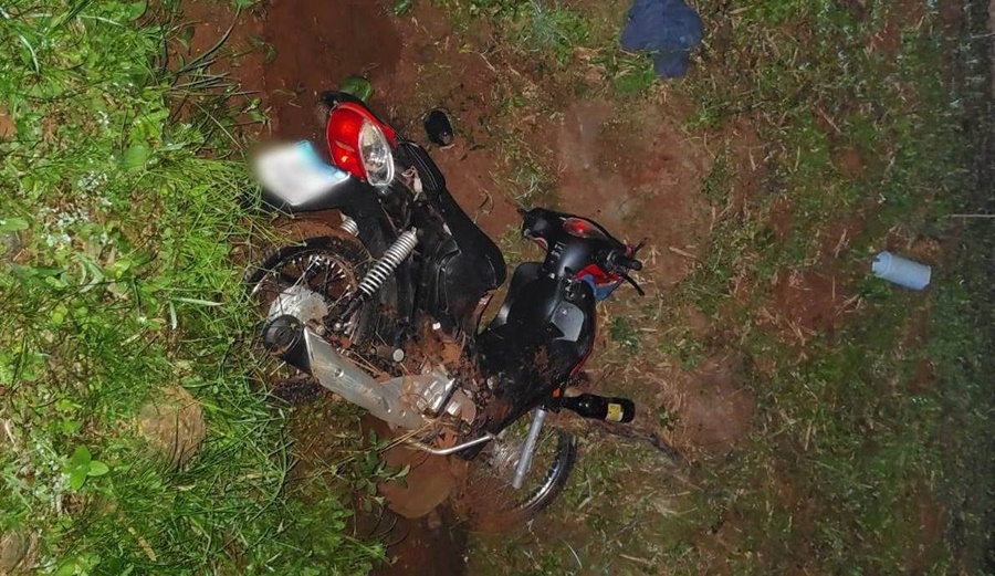 Un motociclista de 47 años despistó y falleció en Puerto Esperanza