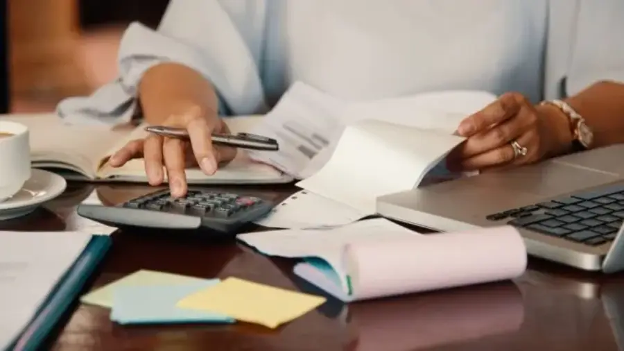 Señales negativas para el sector: La morosidad creciente en tarjetas pone en alerta a las acciones de los bancos