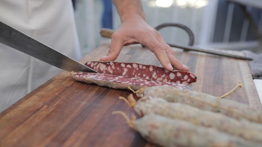Imposibilidad de importar: ¿Fin de la picada?, fabricantes de chorizos y salamines denuncian desabastecimiento
