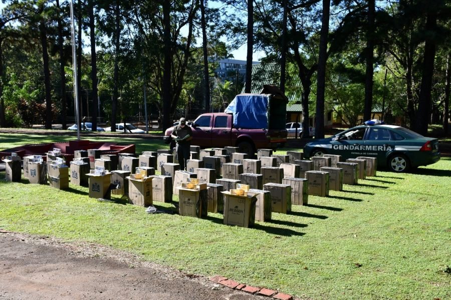 Gendarmería Nacional secuestró sesenta mil paquetes de cigarrillos, fue en cercanías al ingreso del Parque Nacional Iguazú